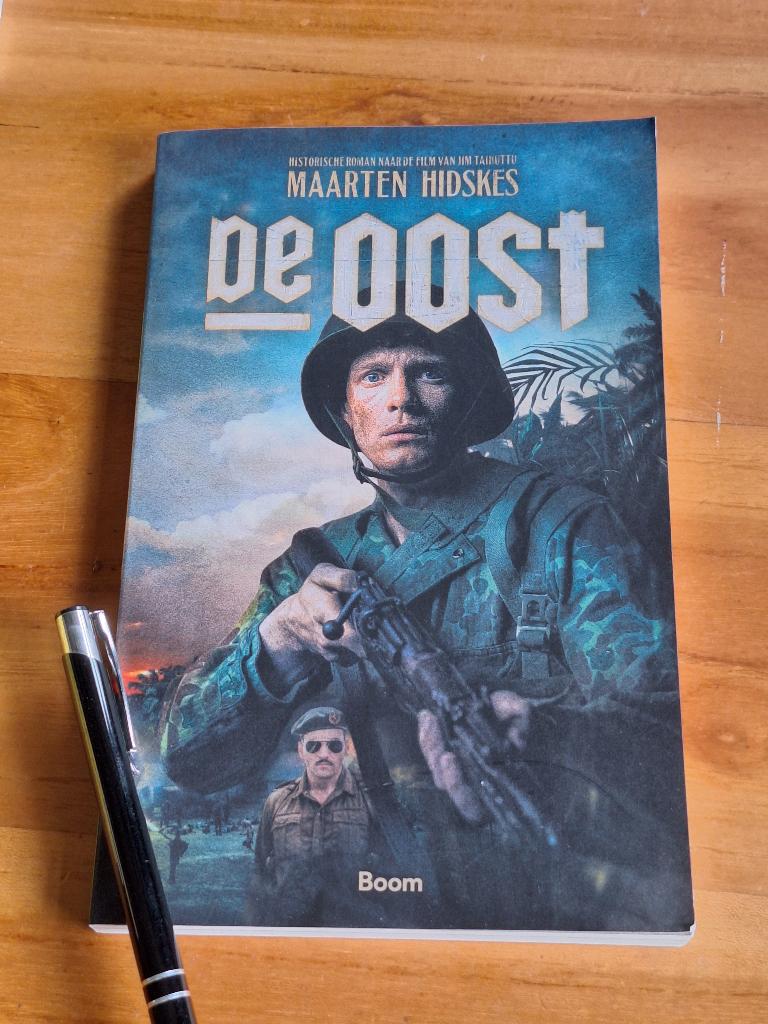De Oost - Historische roman over Nederlands-Indie, Ophalen of Verzenden, Zo goed als nieuw, 1945 tot heden, Overige onderwerpen