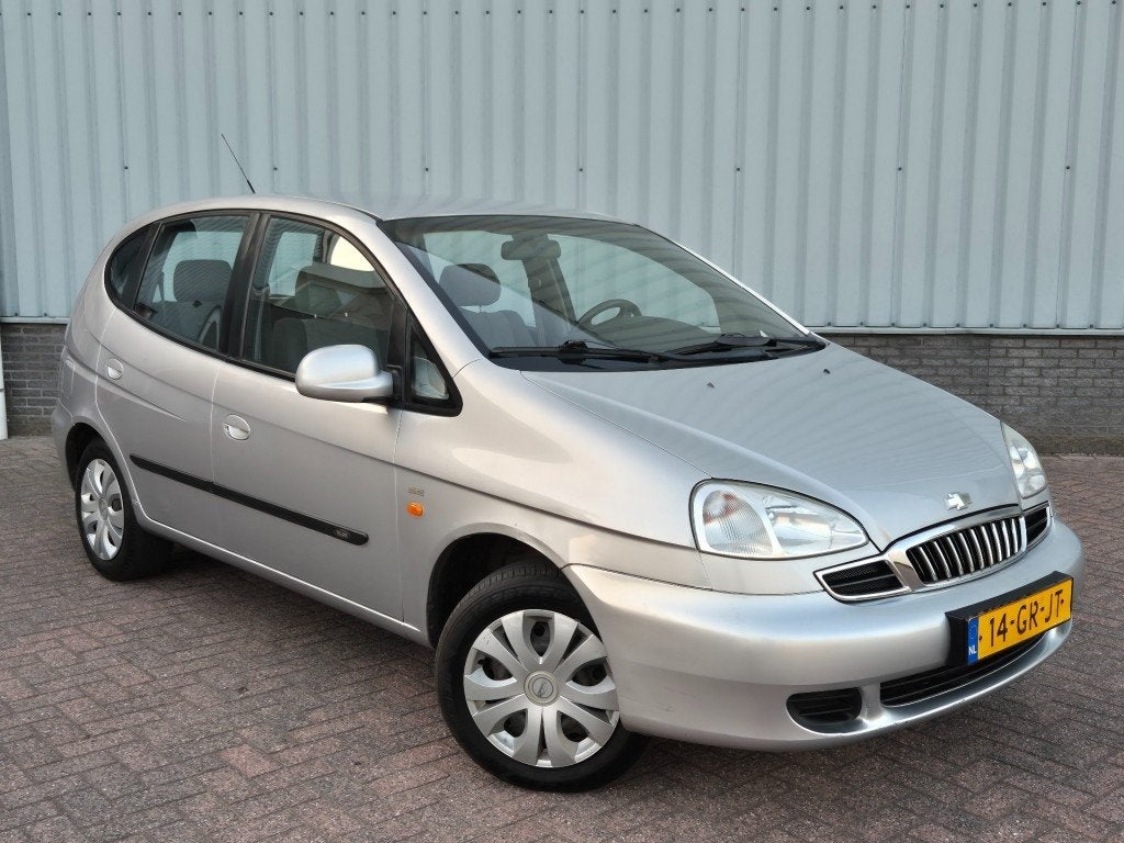Daewoo TACUMA 1.8 SE Nieuwe APK 2027 Airco, Auto's, Voorwielaandrijving, Gebruikt, 600 kg, Zilver of Grijs