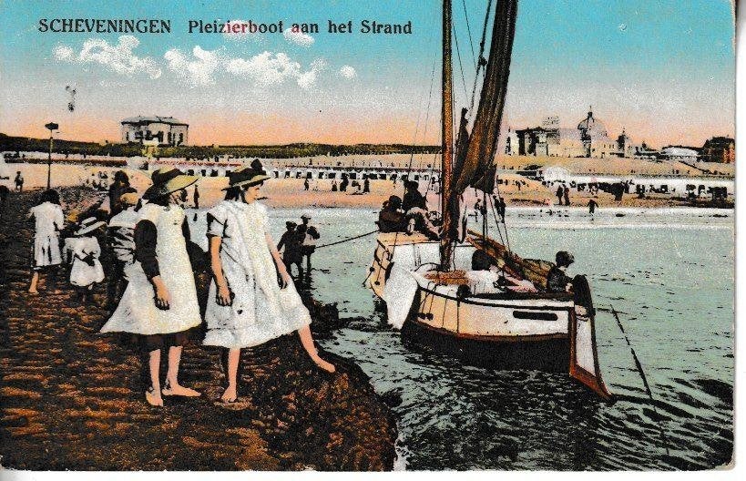 SCHEVENINGEN - PLEZIERBOOT aan het STRAND, Ophalen of Verzenden, 1920 tot 1940, Gelopen, Zuid-Holland