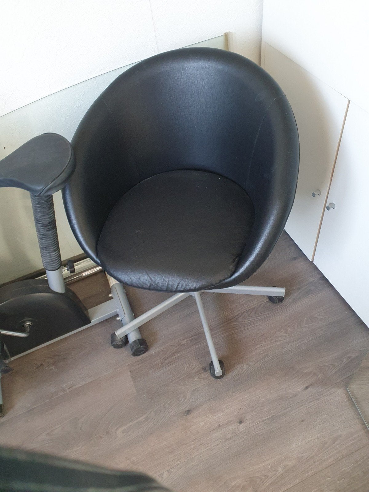 Zwarte bureaustoel met wieltjes, Ophalen, Gebruikt, Zwart, Bureaustoel