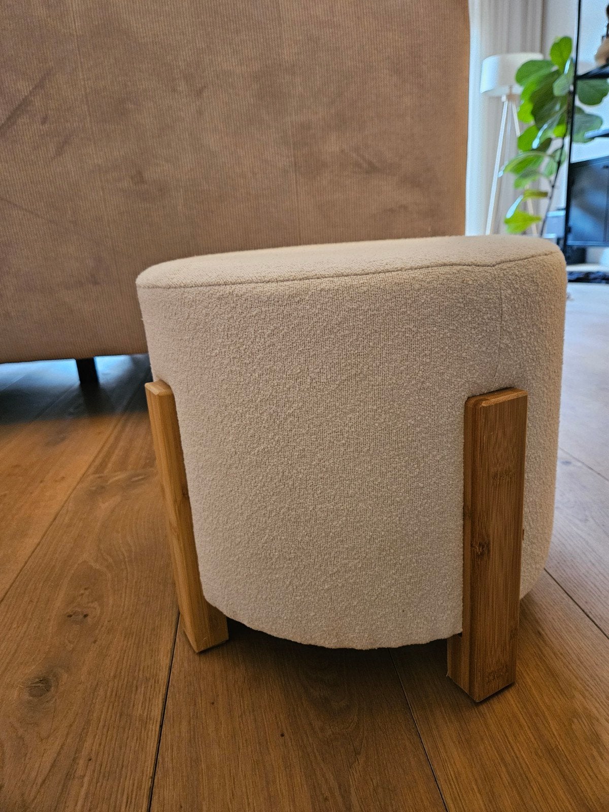 Klein rond krukje van teddy stof en hout, Huis en Inrichting, Ophalen, Minder dan 50 cm, Modern, Scandinavisch, Rond
