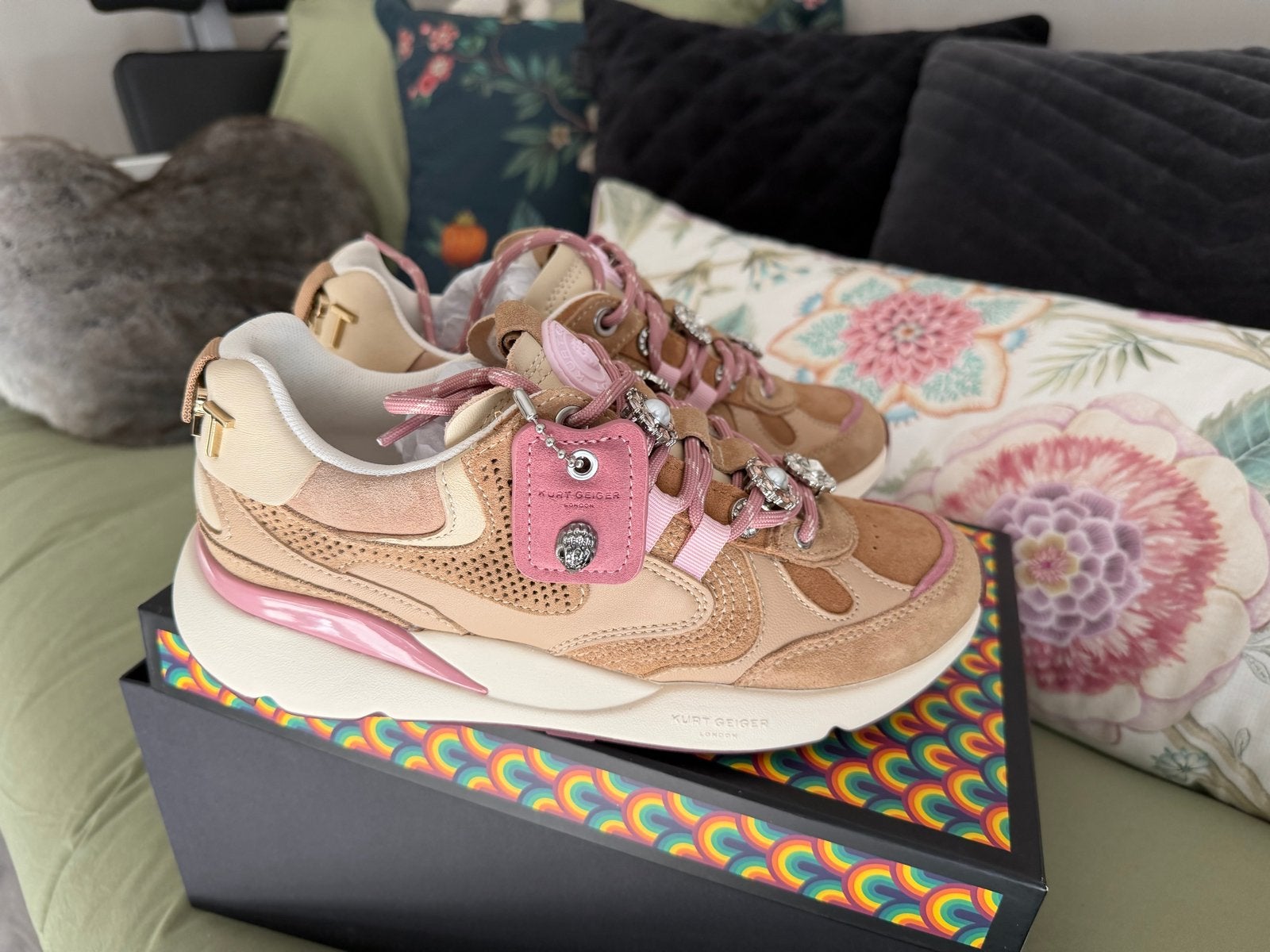 Nieuwe Kurt Geiger sneakers maat 39 - Ongebruikt in doos, Beige, Nieuw, Ophalen of Verzenden, Sneakers of Gympen