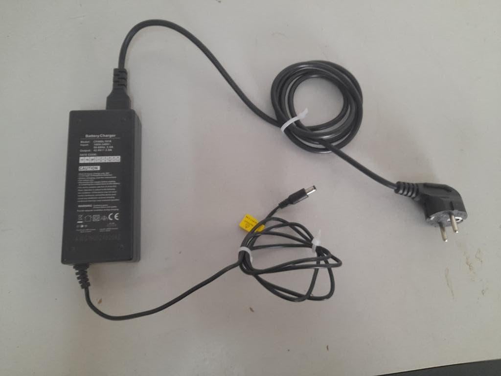 Electrische fiets oplader CF080L1018 42V 2A AC, Fietsen en Brommers, Fietsaccessoires | Fietsaccu's, Ophalen of Verzenden, Gebruikt