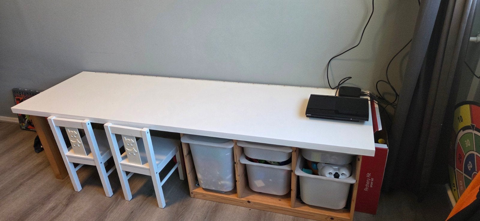 Kinder speeltafel met opbergruimte en twee stoeltjes, Kinderen en Baby's, Ophalen, Gebruikt, Tafel(s) en Stoel(en)