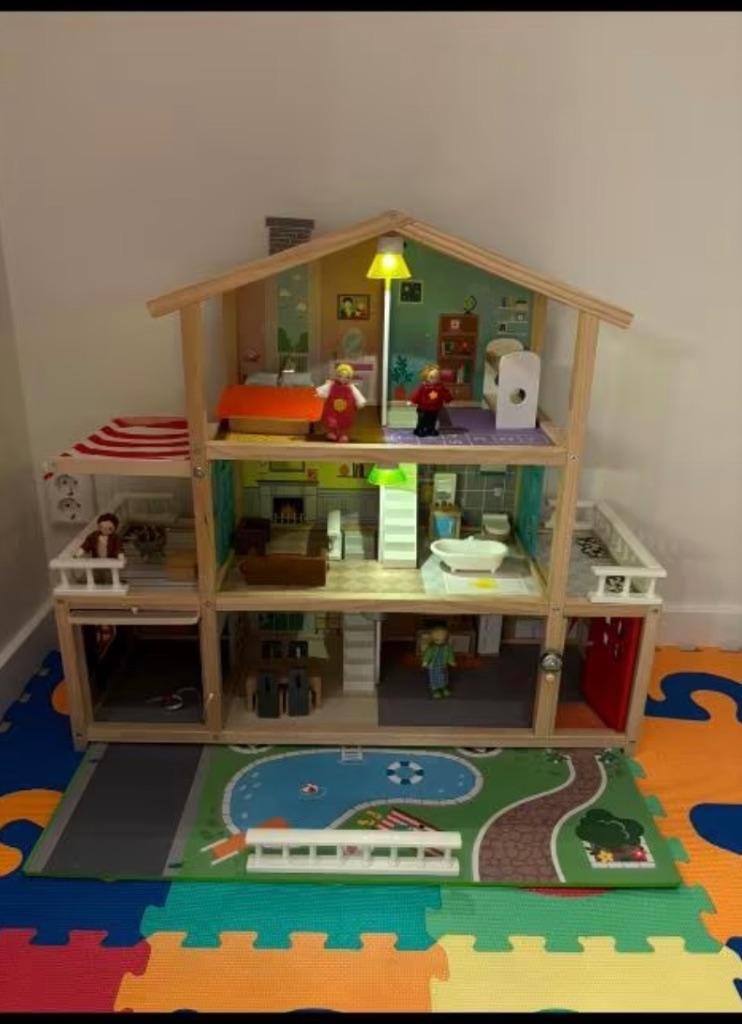 Poppenhuis compleet met accessoires, Ophalen of Verzenden, Gebruikt, Poppenhuis