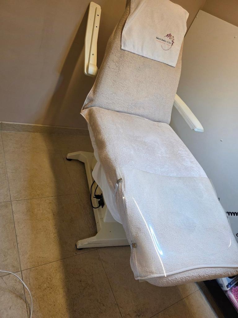 Elektrische behandelstoel (Ophalen Kaatsheuvel), Ophalen, Gebruikt, Massagetafel