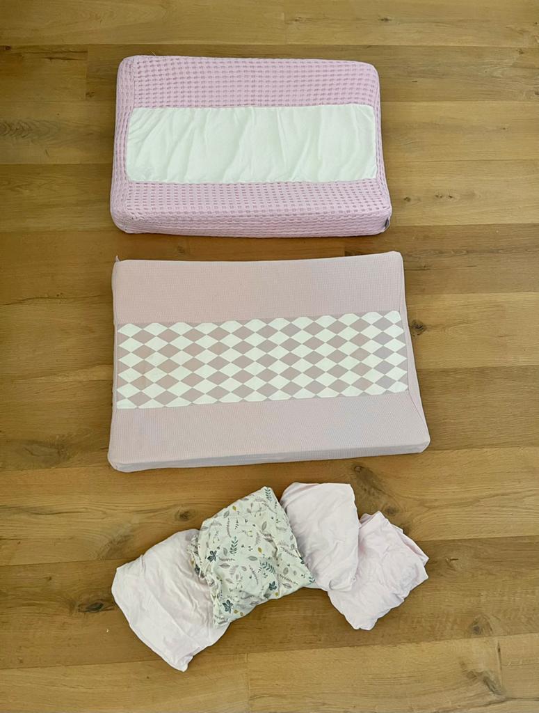 🌸 2 Aankleedkussens + 6 leuke merkhoezen 🌸, Kinderen en Baby's, Ophalen of Verzenden, Zo goed als nieuw, Aankleedkussen, Hema