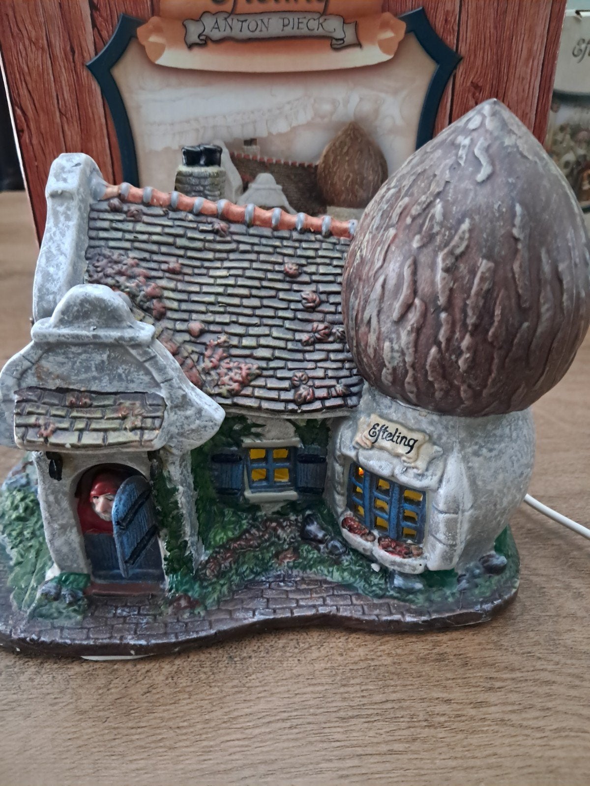 Luville efteling huis van tobbelientje, Ophalen, Zo goed als nieuw, Beeldje of Poppetje