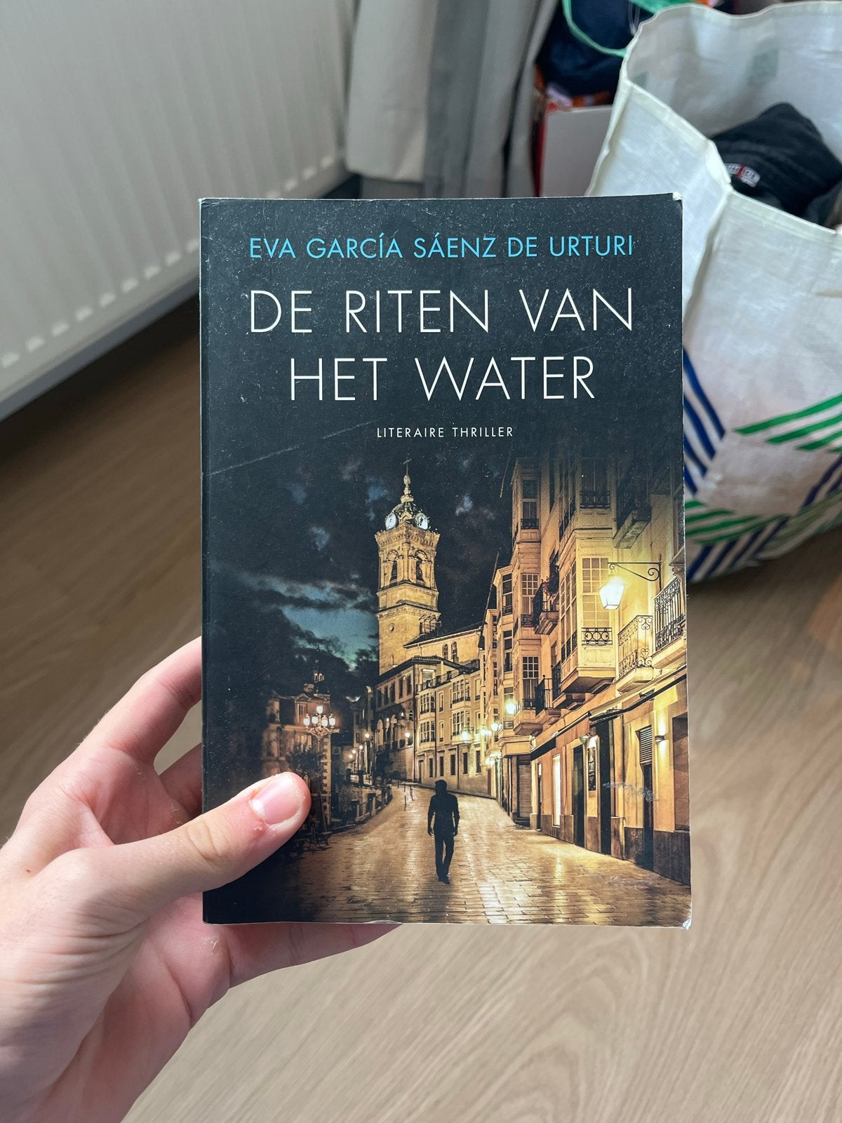 De Riten van het Water - Eva García Sáenz de Urturi, Ophalen of Verzenden, Zo goed als nieuw, Europa overig