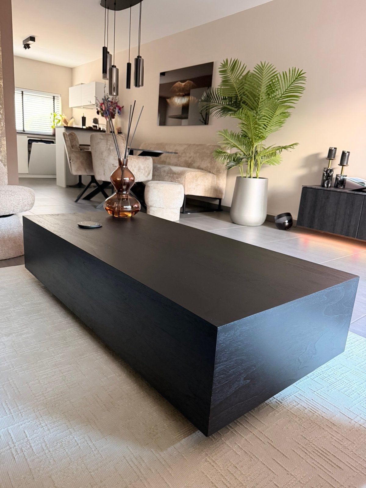 Salontafel ‘zwevend’ zwart met houtnerf