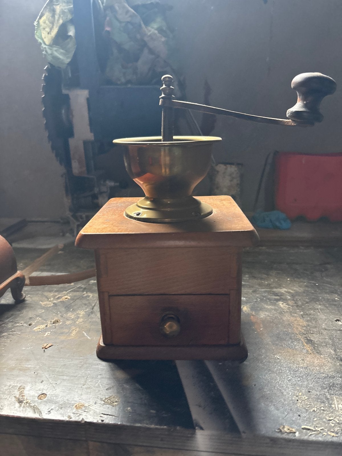 Antieke handmatige koffiemolen - Hout en messing, Ophalen