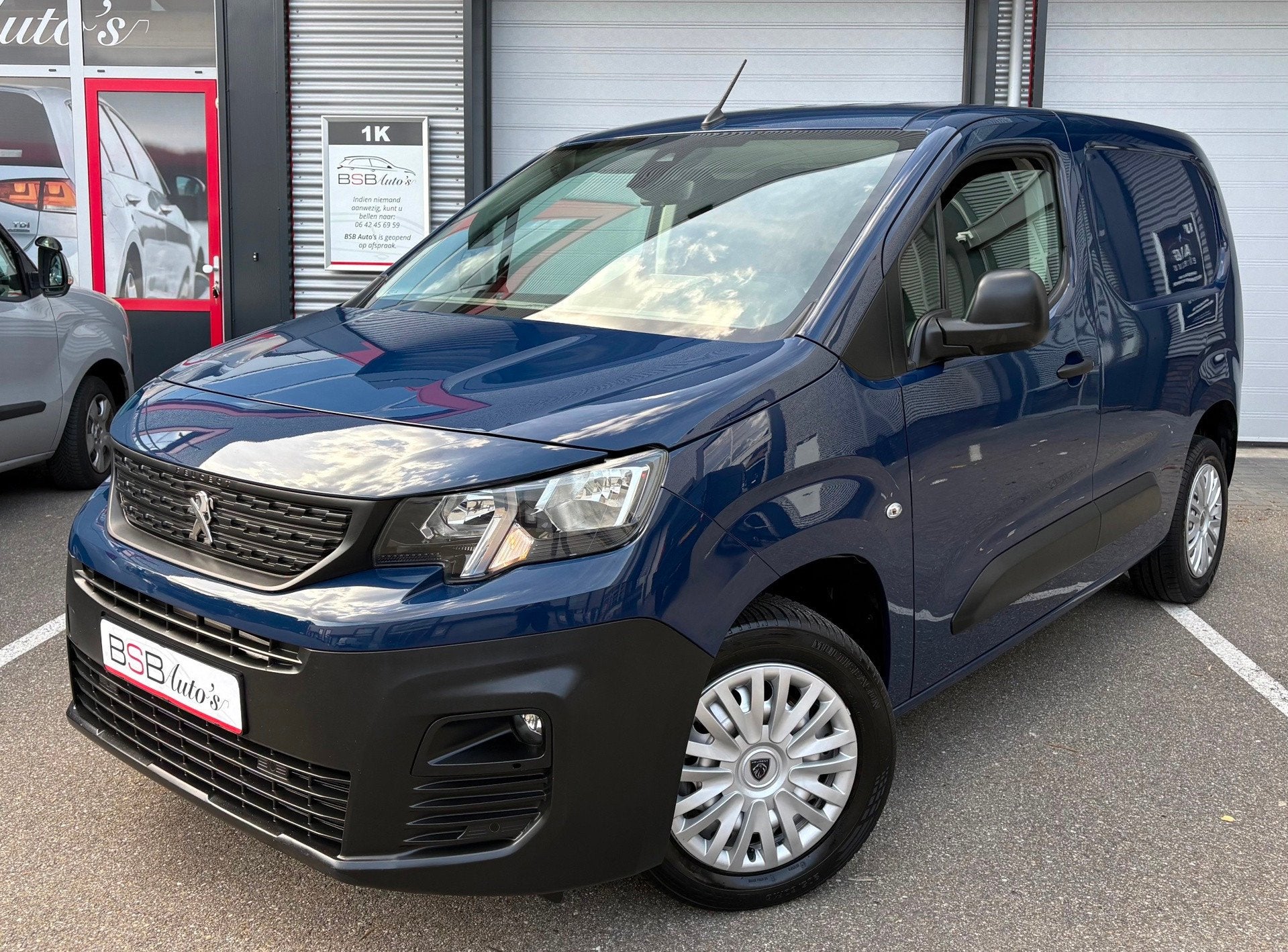 Peugeot Partner 1.2 PureTech Premium Automaat 130pk Airco Na, Auto's, Gebruikt, 1199 cc, Blauw, Origineel Nederlands