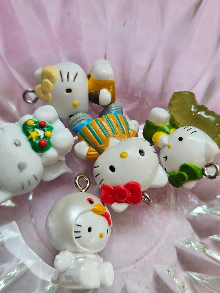 5x Hello Kitty bedels #143, Ophalen, Nieuw, Bedel