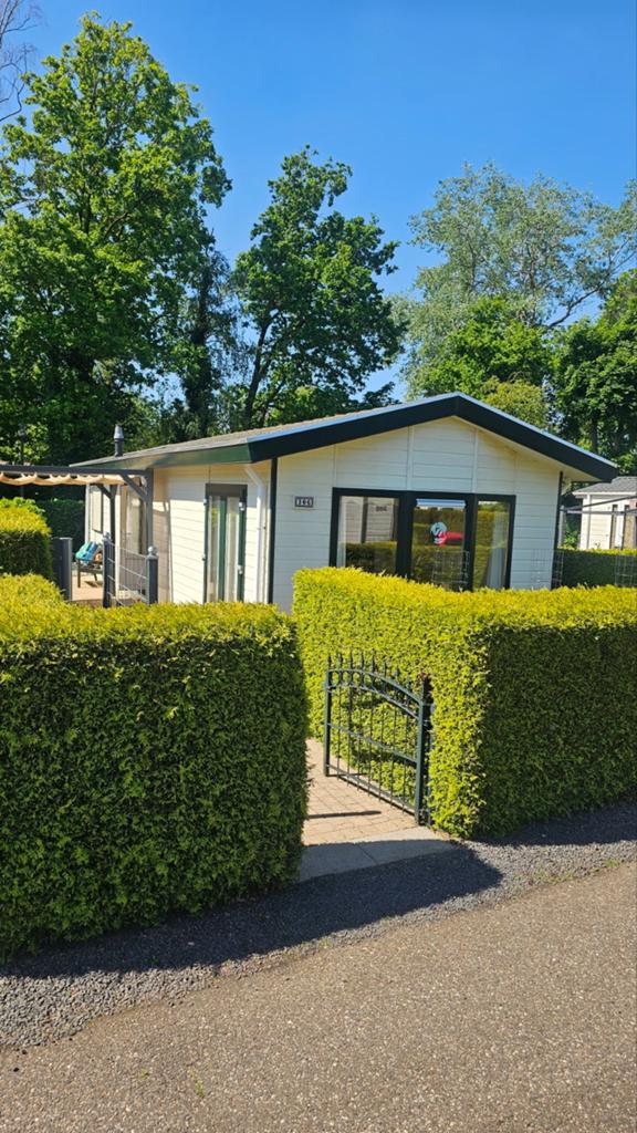 Te koop chalet op een mooi en rustig 55+park op Veluwe, Tot en met 4