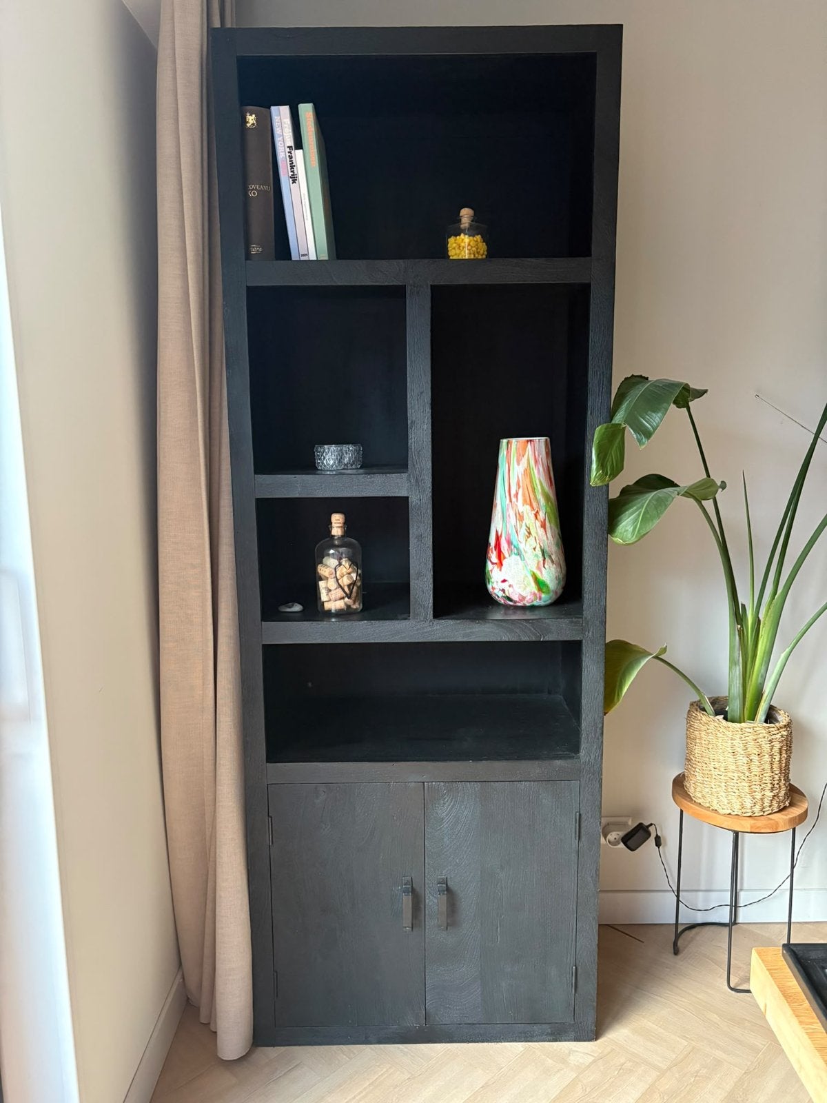 Zwarte Boekenkast met Deuren - Stijlvol en Functioneel, Ophalen, Gebruikt, 200 cm of meer, 50 tot 100 cm