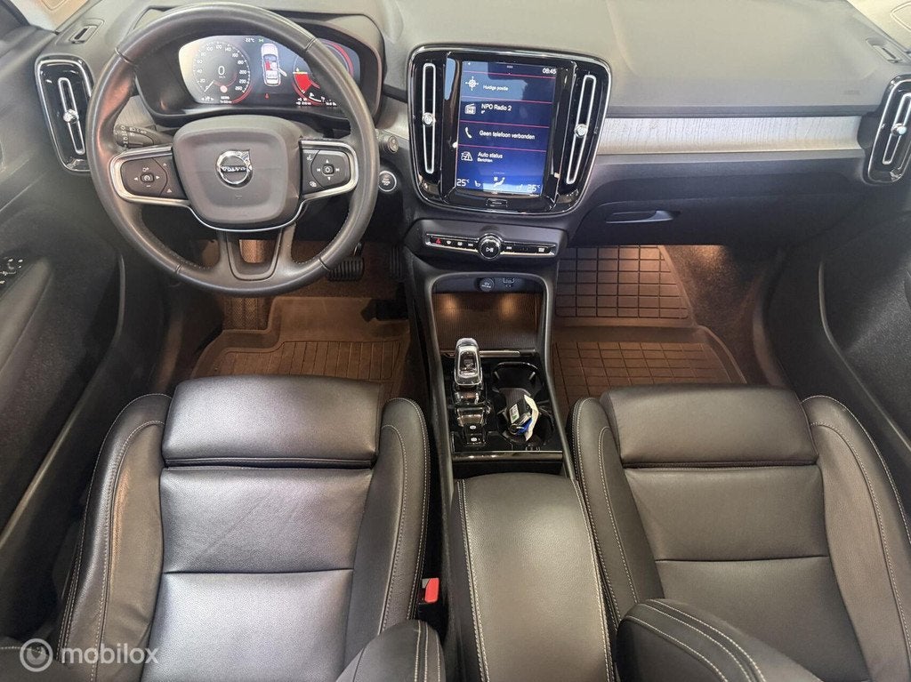 Volvo XC40 1.5 T5 Twin Engine Inscription PANO / ACC, Auto's, Gebruikt, Euro 6, Zwart, Bedrijf