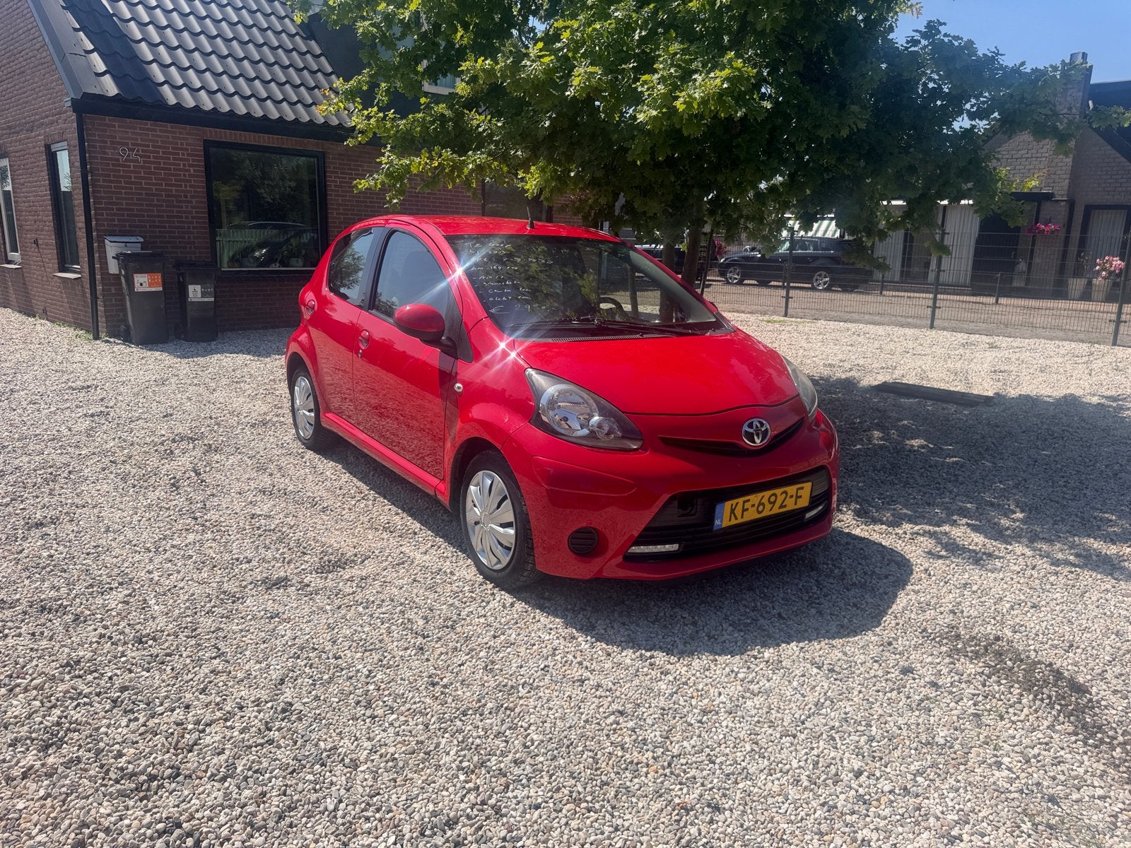 Toyota Aygo 1.0 12V Vvt-i 5DRS 2013 Rood, Voorwielaandrijving, Zwart, 4 stoelen, Bedrijf