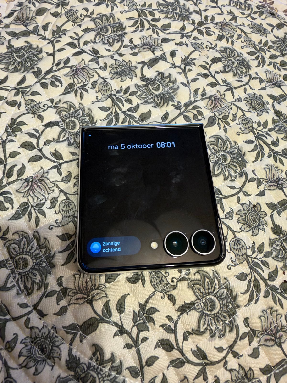 Samsung Galaxy Z Flip 8 - Zo goed als nieuw, incl. doos,bon