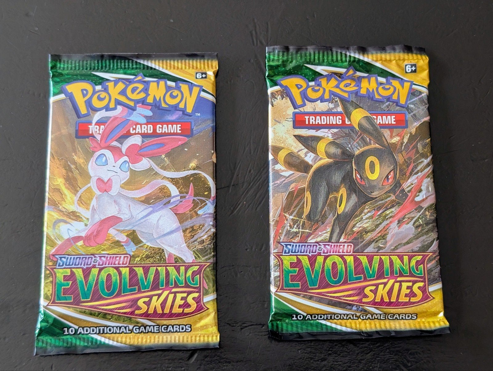 2x Pokémon Evolving Skies Boosterpacks - Sealed, Hobby en Vrije tijd, Verzamelkaartspellen | Pokémon, Nieuw, Booster, Ophalen of Verzenden