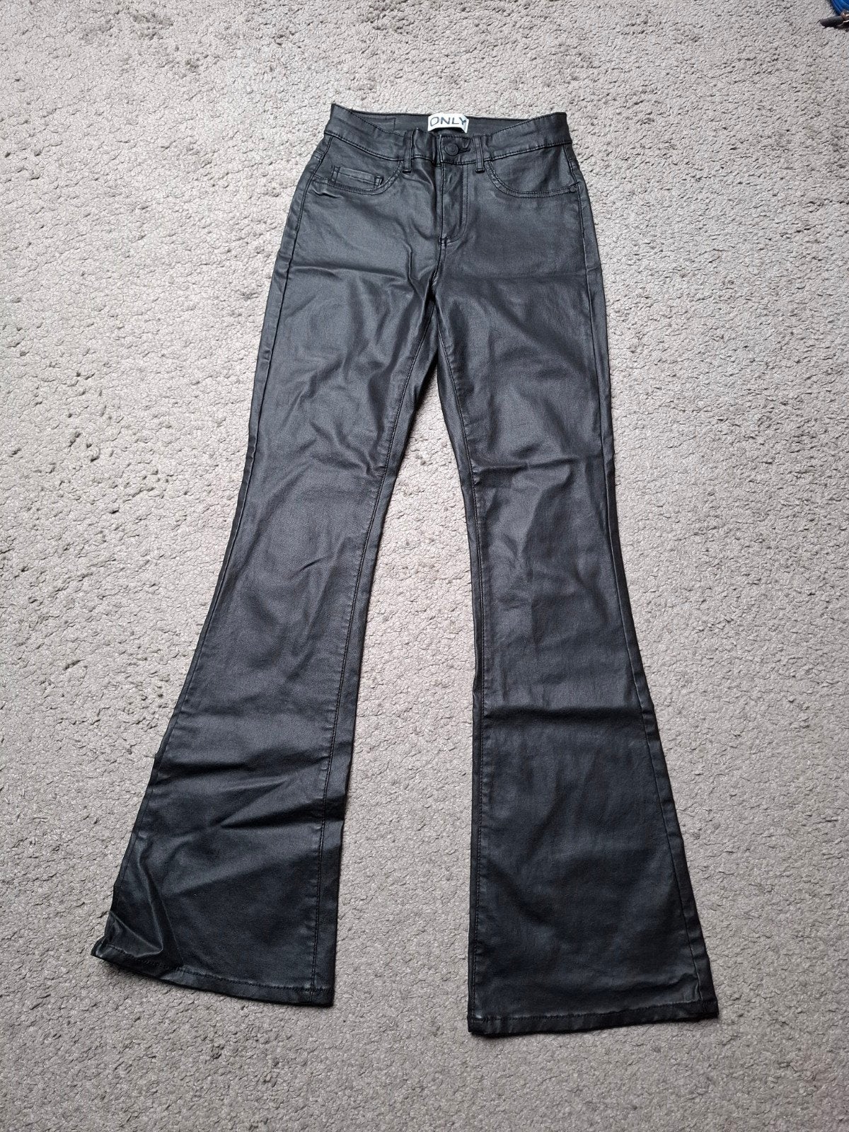 Nieuw coating flare pijp broek maat S/30
Nieuw coating fla, Kleding | Dames, Broeken en Pantalons, Only, Zwart, Nieuw, Ophalen of Verzenden