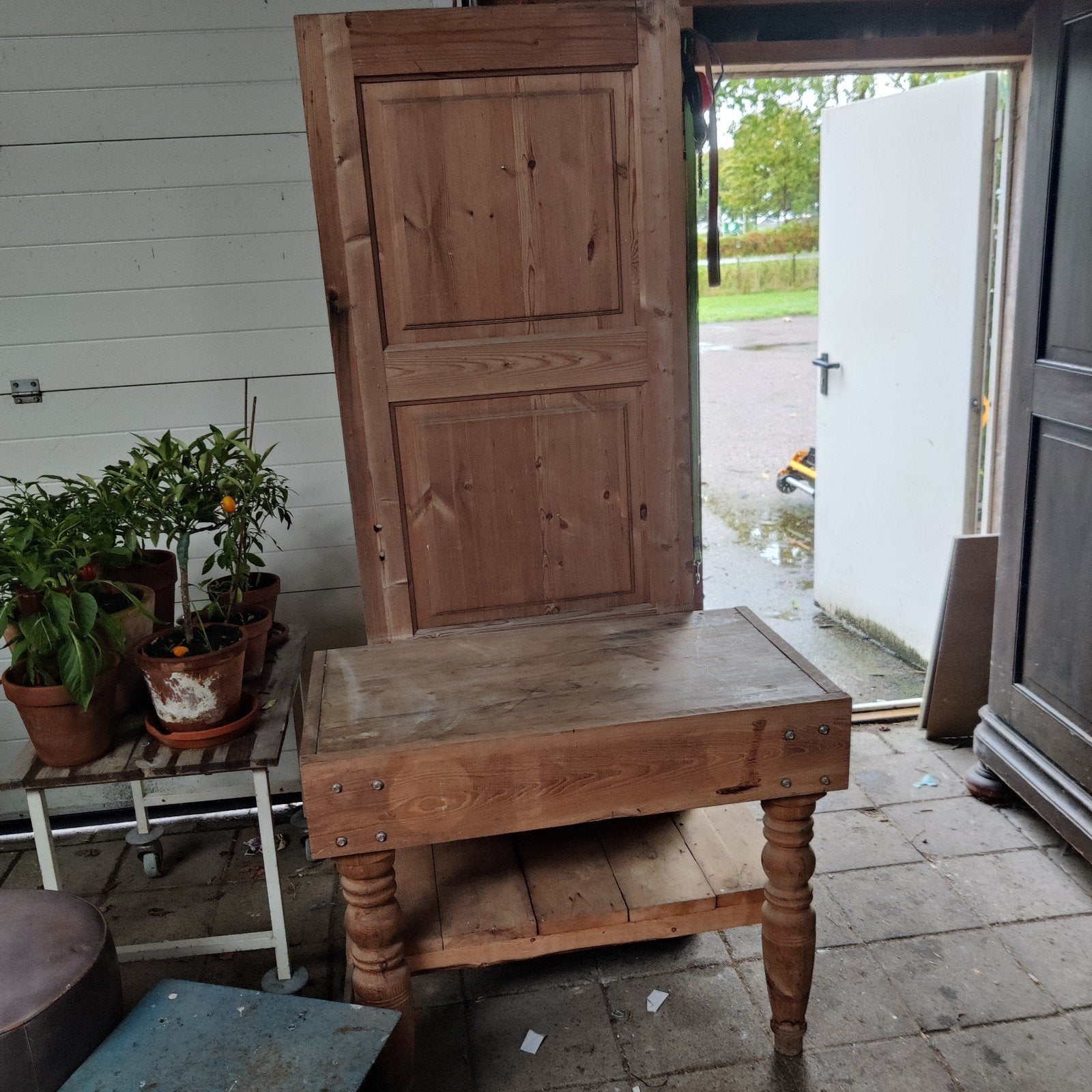 Brocante houten werkbank met paneeldeur, Ophalen of Verzenden