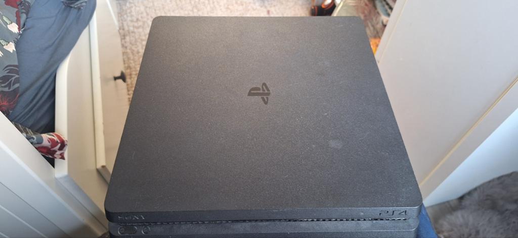 Ps4 ophalen, Ophalen of Verzenden, Zo goed als nieuw, Met 1 controller, Slim