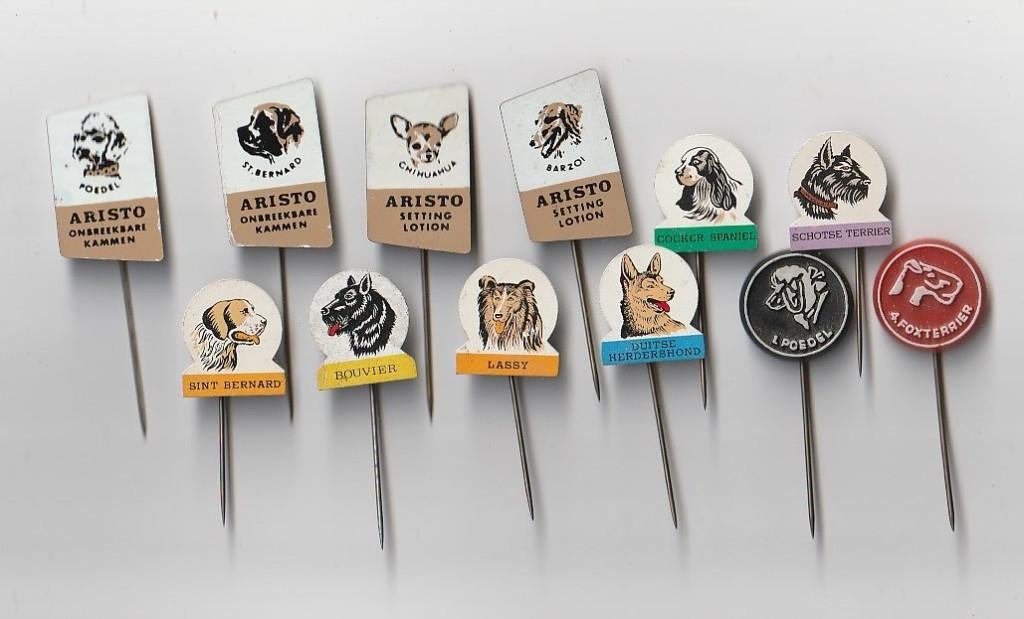 12 verschillende speldjes met honden, Ophalen of Verzenden, Zo goed als nieuw, Overige onderwerpen, Speldje of Pin