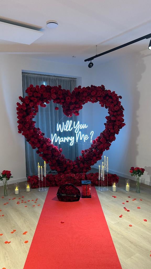 TE HUUR: Rode hart boog set | Marry Me proposal set, Ophalen, Zo goed als nieuw