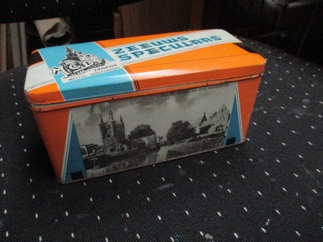 Speculaasblik M.C.D. zeeuws speculaas, oranje/blauw, Ophalen of Verzenden, Gebruikt, Koek(jes)