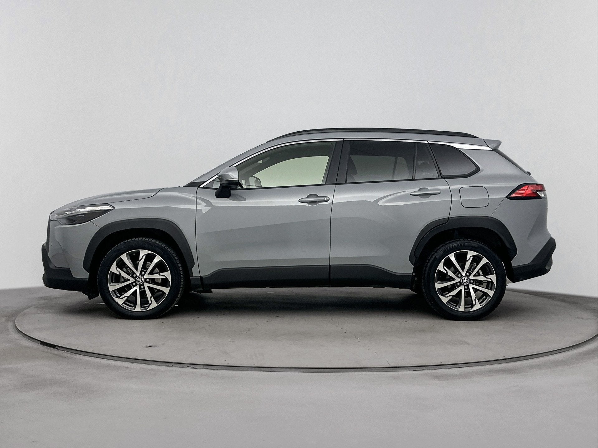 Toyota Corolla Cross Hybrid 140 Style | Stuur-Stoelverwarmin, Auto's, 12 maanden, Stof, Gebruikt, 4 cilinders