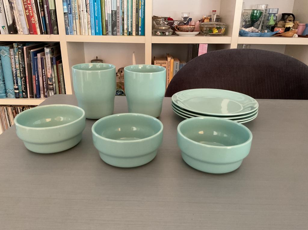 HEMA servies groen; 4x bordje, 2x mok, 3x bakje, 1x eierdop, Gebruikt, Ophalen of Verzenden, Bord(en), Overige stijlen