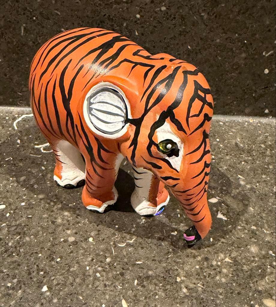 Elephant Parade Tijger Olifant Beeldje - Uniek Design, Verzamelen, Beelden en Beeldjes, Ophalen of Verzenden, Zo goed als nieuw