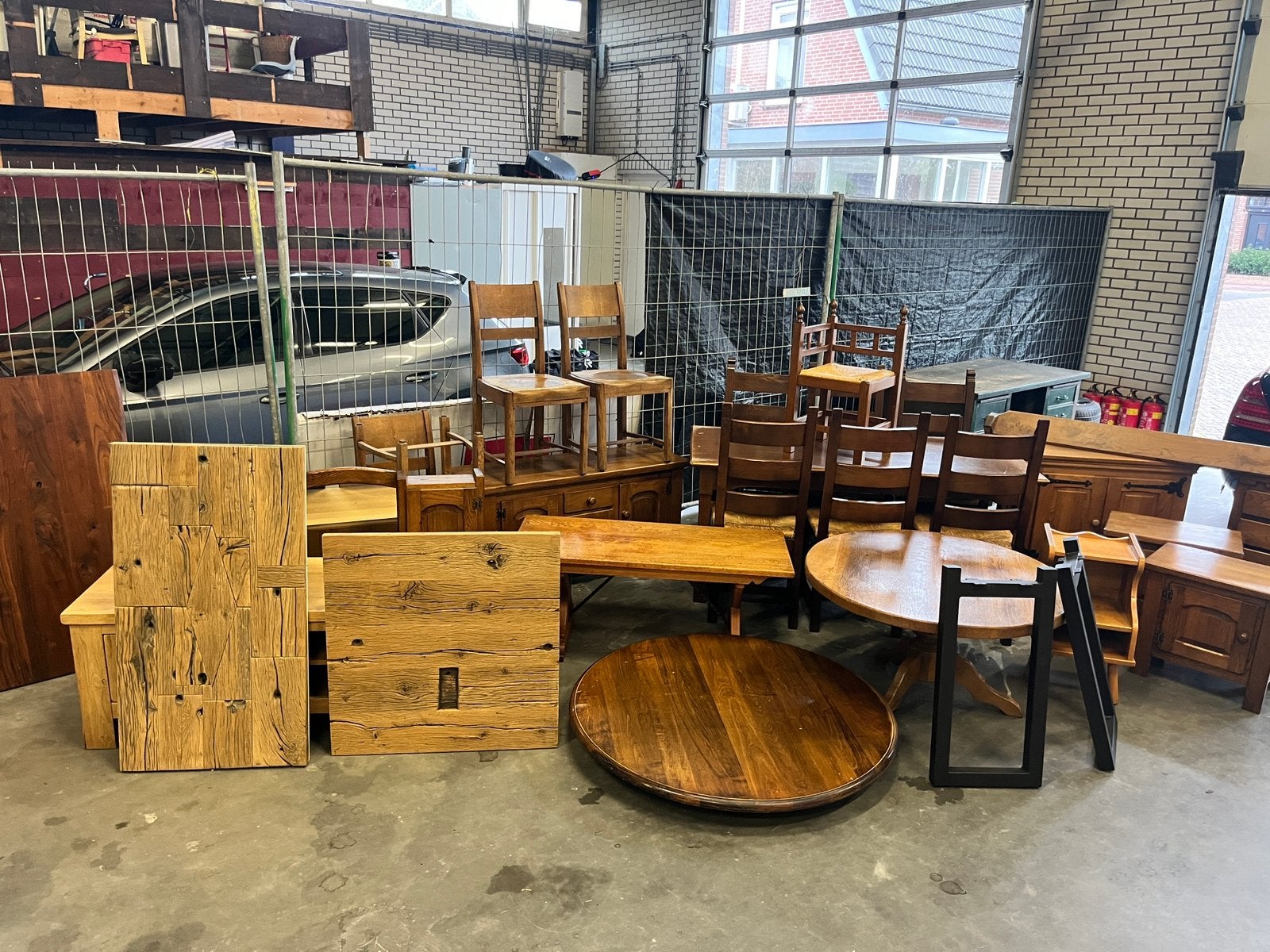 Partij massief eiken meubels + teak salontafel etc., Ophalen
