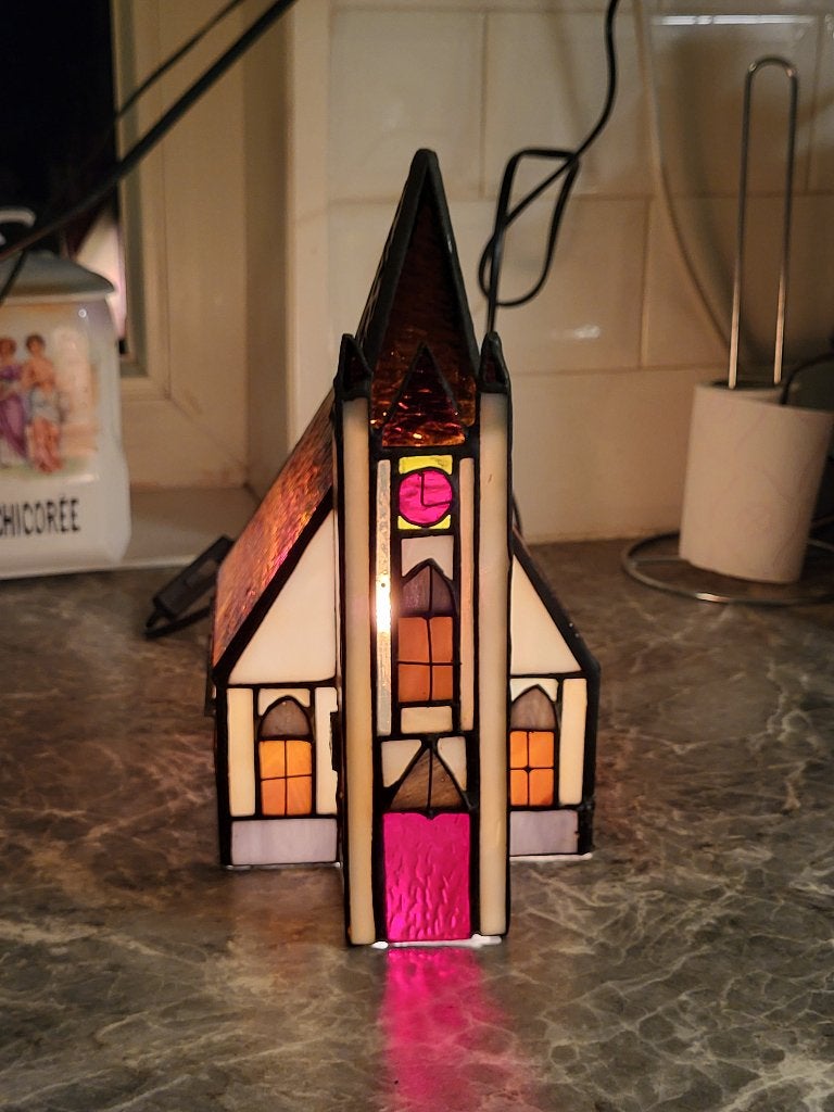 Tiffany kerk met lampje, Tiffany lamp, E14 (klein), Ophalen of Verzenden, Inclusief lichtbron