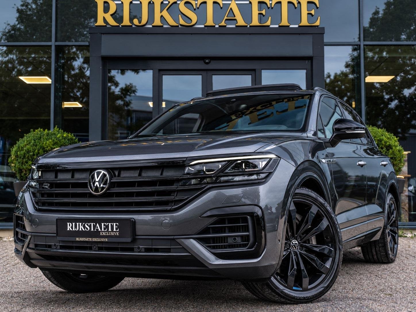 Volkswagen Touareg 3.0 TSI eHybrid R-Line|PANO|MASSAGE|HUD, Automaat, Dealer onderhouden, Gebruikt, 2995 cc