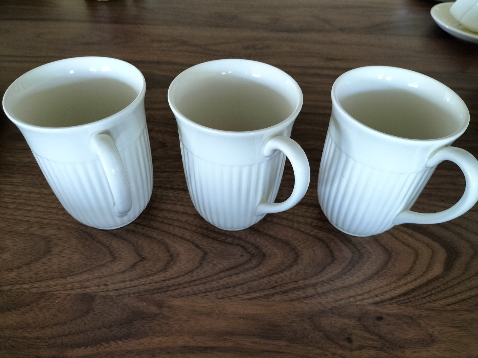 3 Wedgewood Edme bekers 12/13 cm hoog., Ophalen, Zo goed als nieuw, Aardewerk, Kop(pen) en/of Schotel(s)