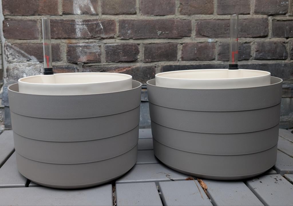 2 Bloempotten met waterreservoir, ophangbaar, 26cm, Kunststof, Rond, Zo goed als nieuw, Minder dan 40 cm