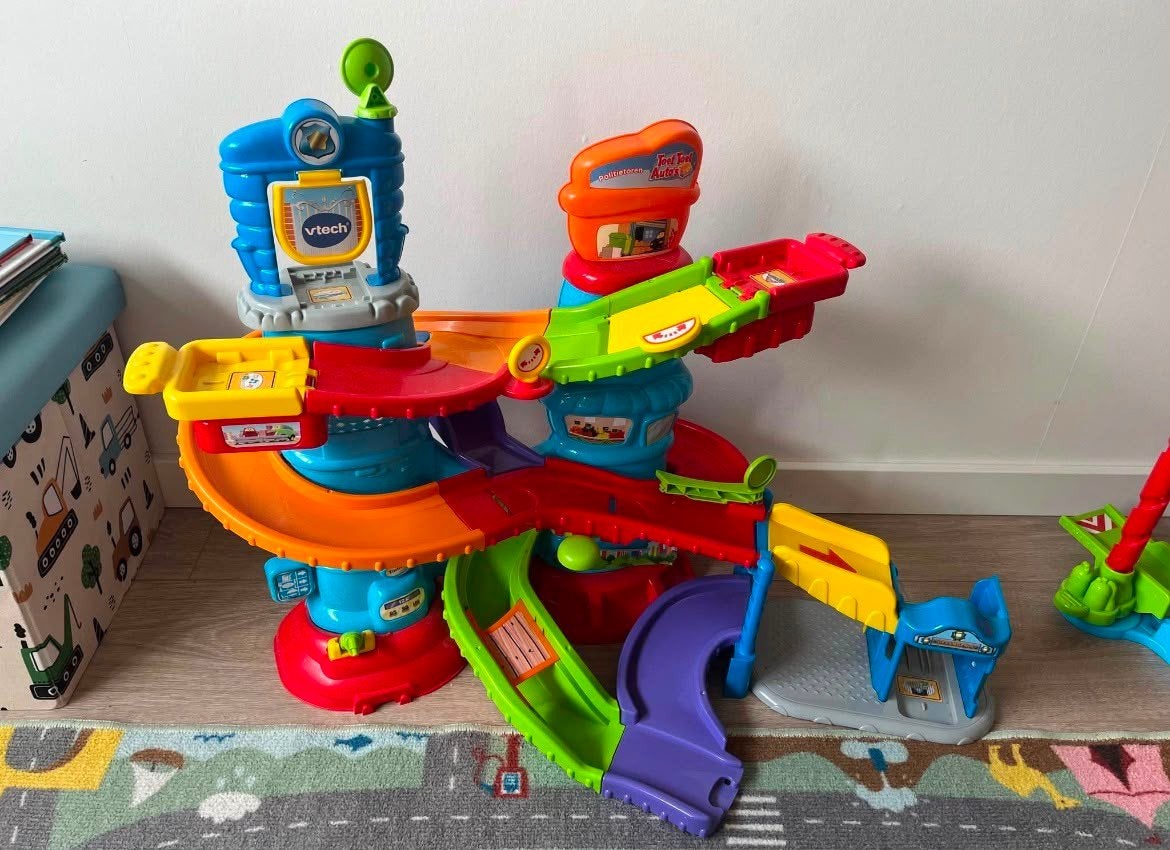 Toet toet politie toren, Ophalen, 2 tot 4 jaar