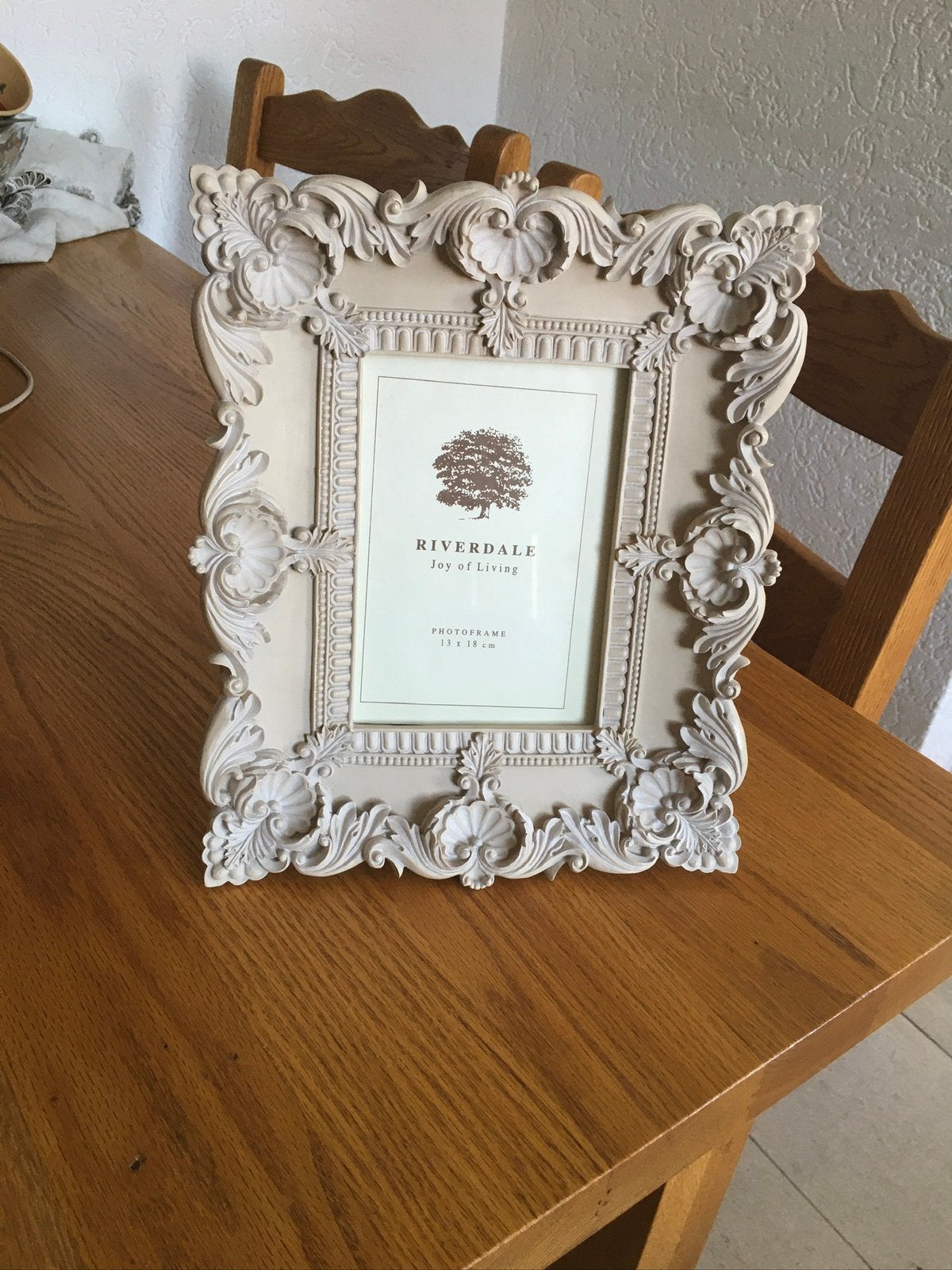Te koop 2 splinternieuwe fotolijsten van Riverdale, Beige, Nieuw, Standaard fotolijst, Ophalen of Verzenden