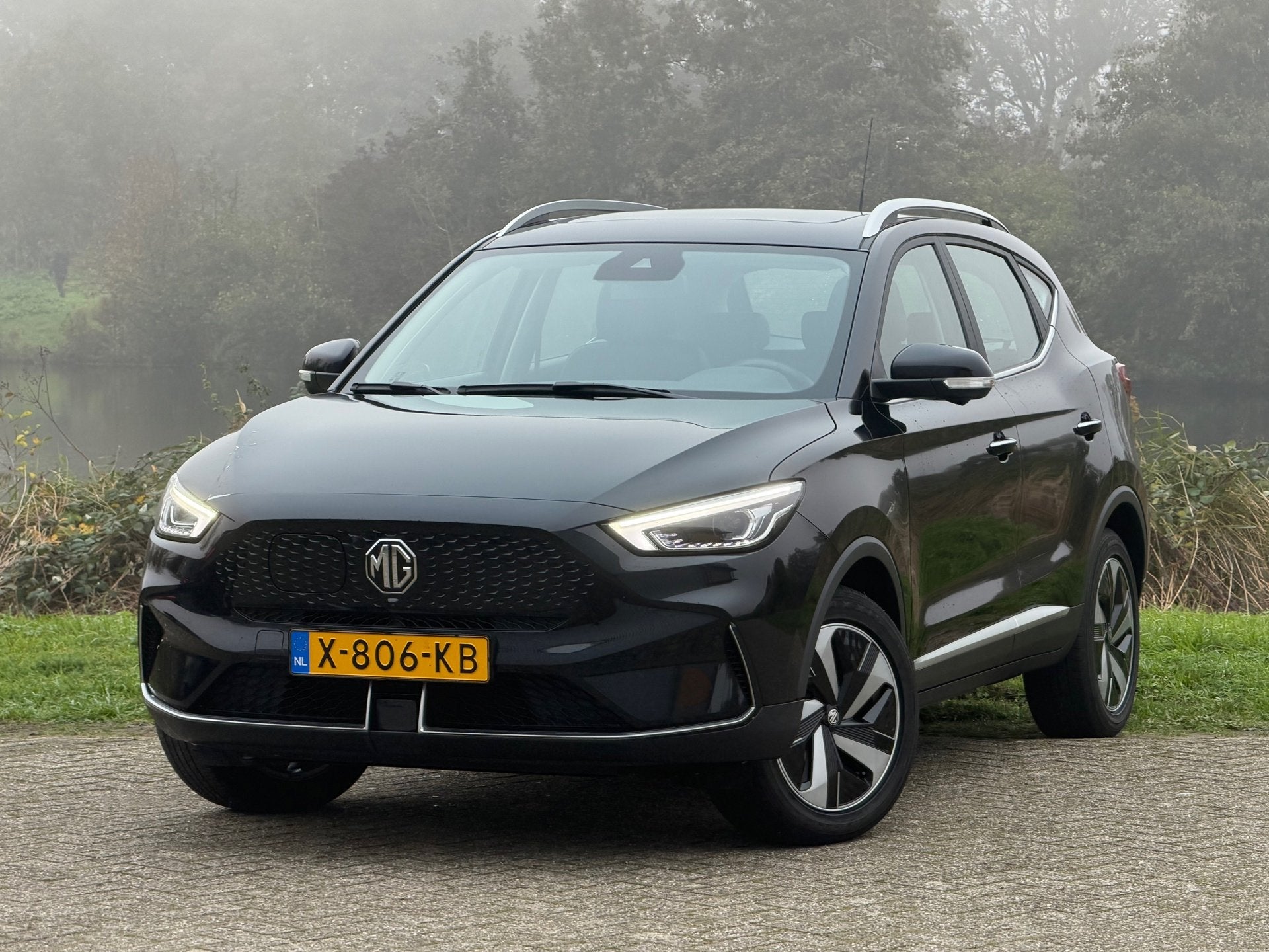 MG ZS EV Long Range Luxury 70 kWh - Pebble Black - 19dkm - N, Auto's, Gebruikt, Zwart, ZS, Zwart