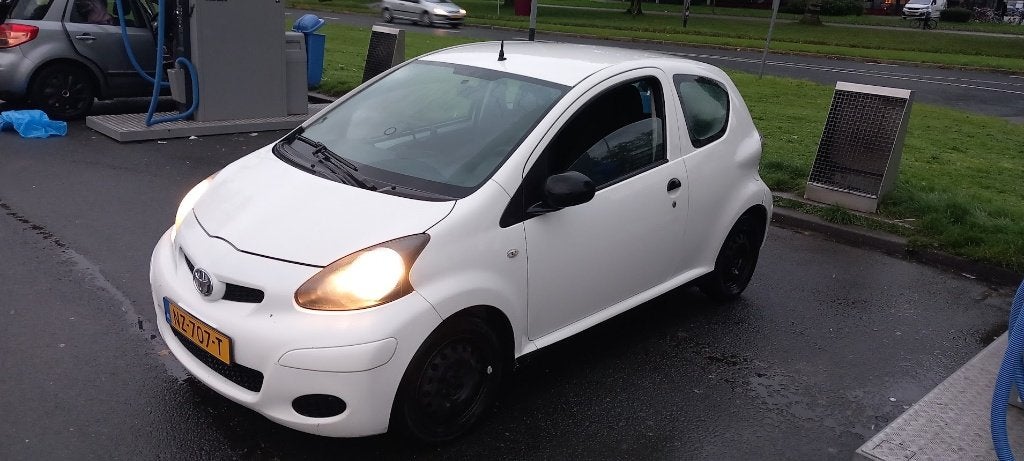Toyota Aygo 1.0 12V Vvt-i 3DRS MMT 2009 Wit, Voorwielaandrijving, Stof, 4 stoelen, Handgeschakeld