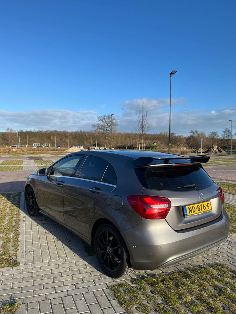 Mercedes-Benz A-Klasse A180 122pk 7G-DCT 2017 Grijs, Auto's, 1295 kg, 4 cilinders, 122 pk, 1200 kg