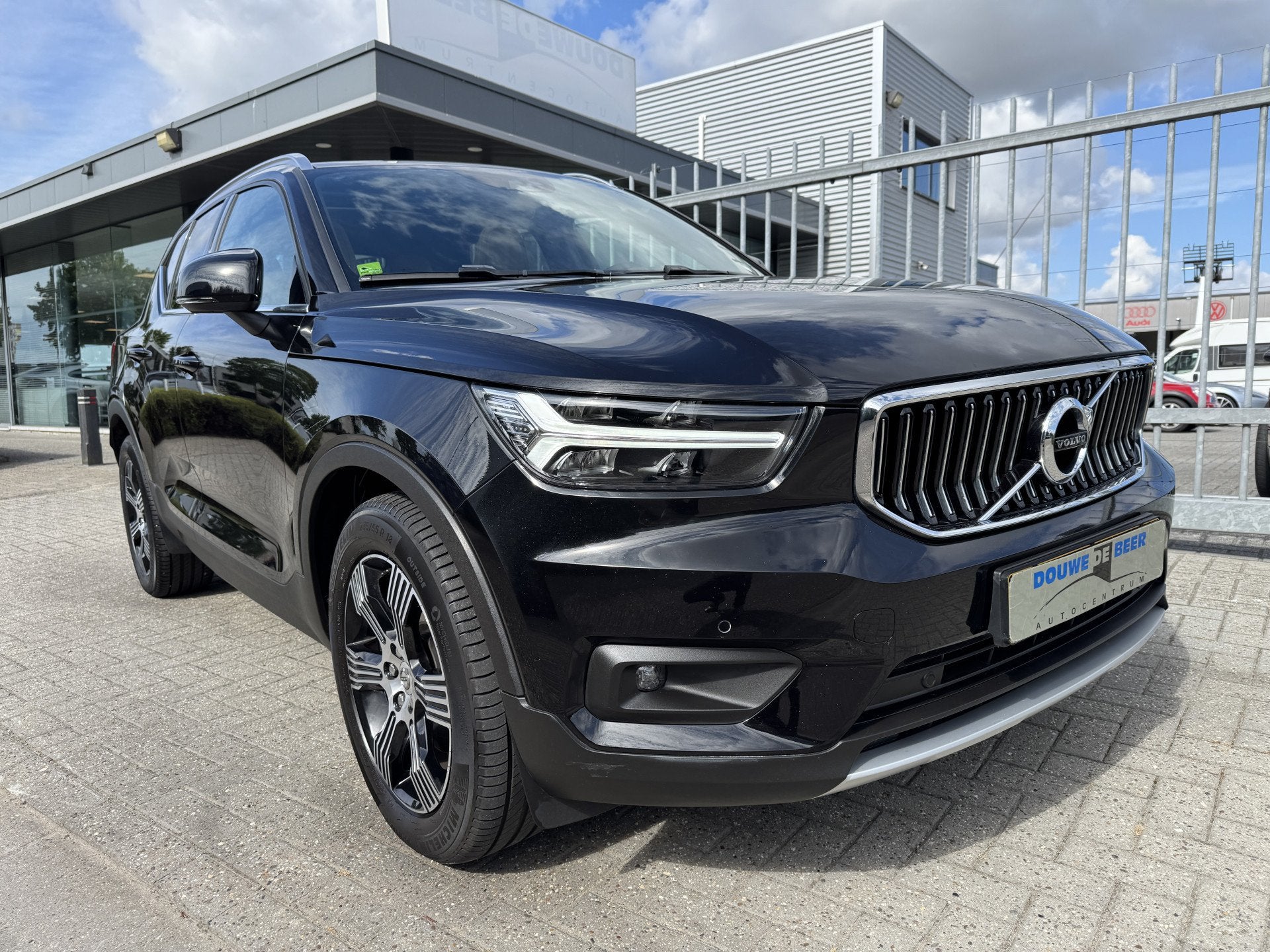 Volvo XC40 2.0 T4 Inscription trekhaak, pano/dak, leer., 12 maanden, 15 km/l, Euro 6, Zwart