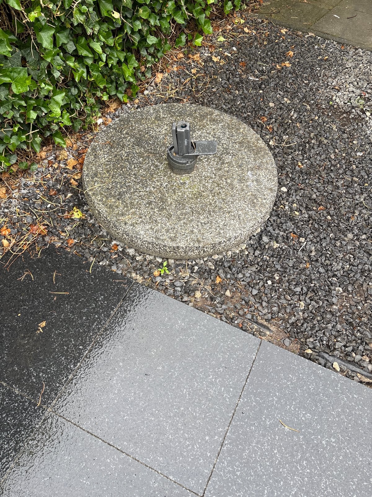 Parasolvoet van graniet, rond, Ophalen, Gebruikt, Minder dan 1 meter, Parasolvoet