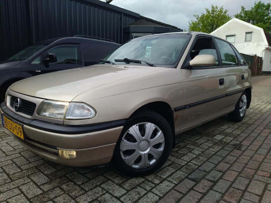 Opel Astra 1.4i Season (bj 1997), Auto's, 60 pk, 1389 cc, Beige, Origineel Nederlands