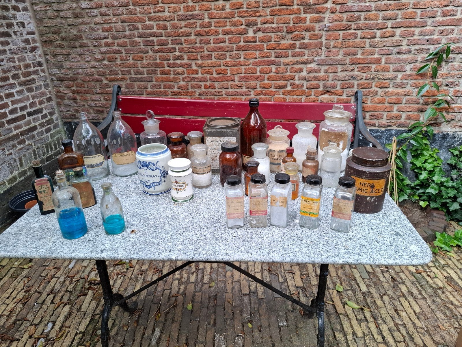 32 stuks apothekers flessen apothekerspotten apotheek, Antiek en Kunst, Ophalen