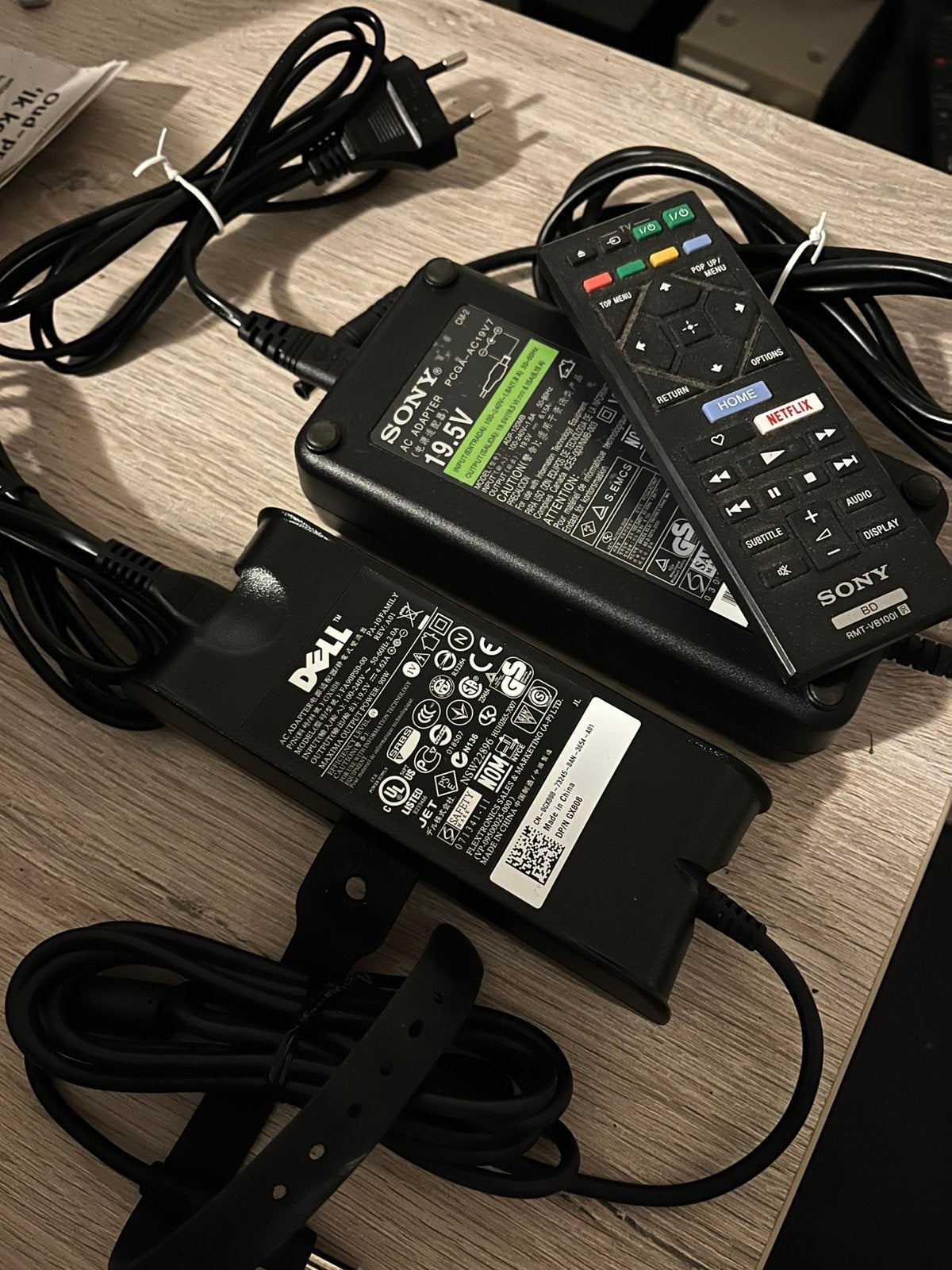 SONY en DELL AC Adapter’s opladers + SONY afstandsbediening, Computers en Software, Laptop-opladers, Ophalen, Nieuw