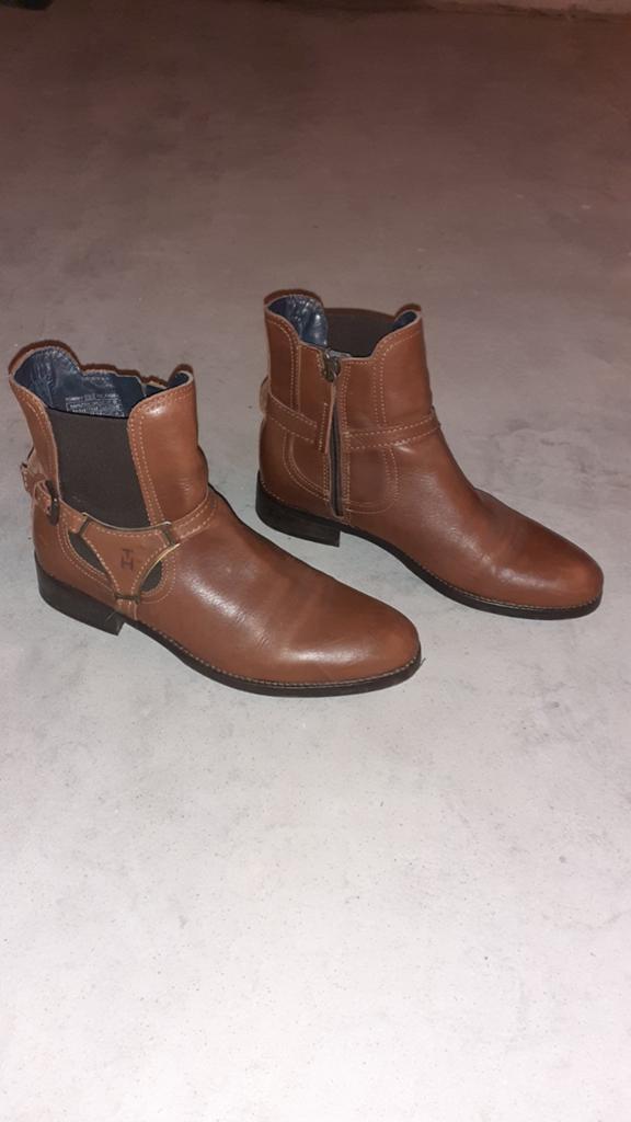 Tommy Hilfiger laarsjes mt.38, Kleding | Dames, Schoenen, Ophalen of Verzenden, Zo goed als nieuw, Bruin
