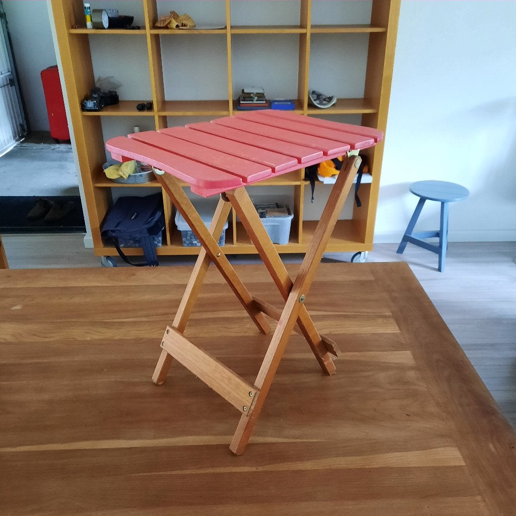 Compact teakhouten inklapbaar tuintafeltje met rood blad, Ophalen, Gebruikt, Rechthoekig, Teakhout