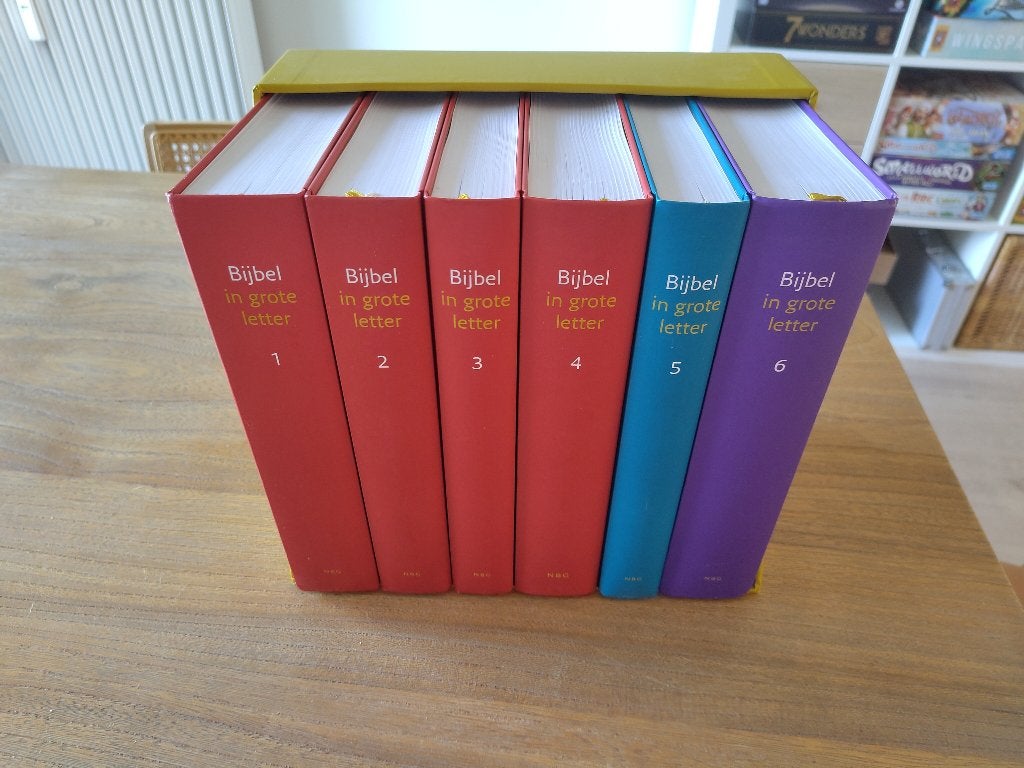 NBV Bijbel in grote letter (6-delig, hardcover box ), Boeken, Ophalen of Verzenden, Zo goed als nieuw, Christendom | Katholiek
